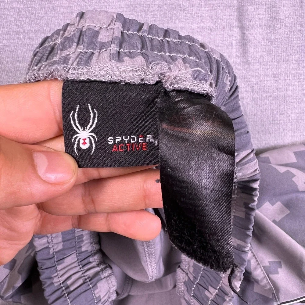 Spyder Active Digital Camo Zipper Pockets Mid Rise Athletic Shorts Mens L Gray
